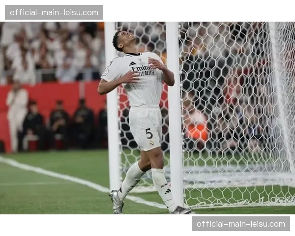 贝林厄姆接受《马卡报》专访，坦言加盟皇马首个赛季的压力与适应