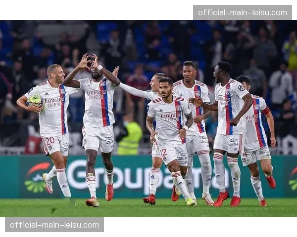 登贝莱击中横梁错失扳平良机，巴黎主场憾负里昂